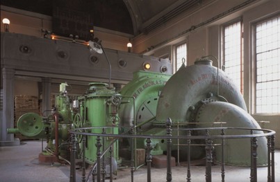 Původní spirální Francisova turbína ve strojovně elektrárny Spálov před rekonstrukcí v roce 1998. © Zdroj: Skupina ČEZ - www.cez.cz.