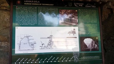 Tabule naučné stezky Údolím Jizery - Lidská sídla. Datum: 29.06.2019.