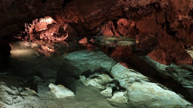 Podzemní jezero v Bozkovských dolomitových jeskynních. © Zdroj: Tripadvisor.cz.